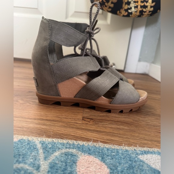 Great condition Sorel Wedge Sandals sz 8.5 dusty sage - Picture 1 of 6